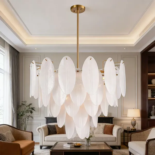 Jaké materiály se používají v moderních lustrech?
