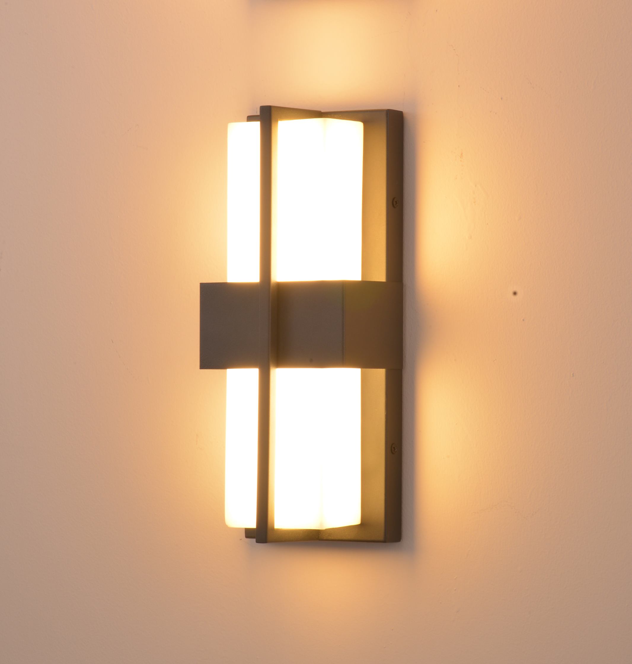 Moderní geometrické kovové nástěnné svítidlo